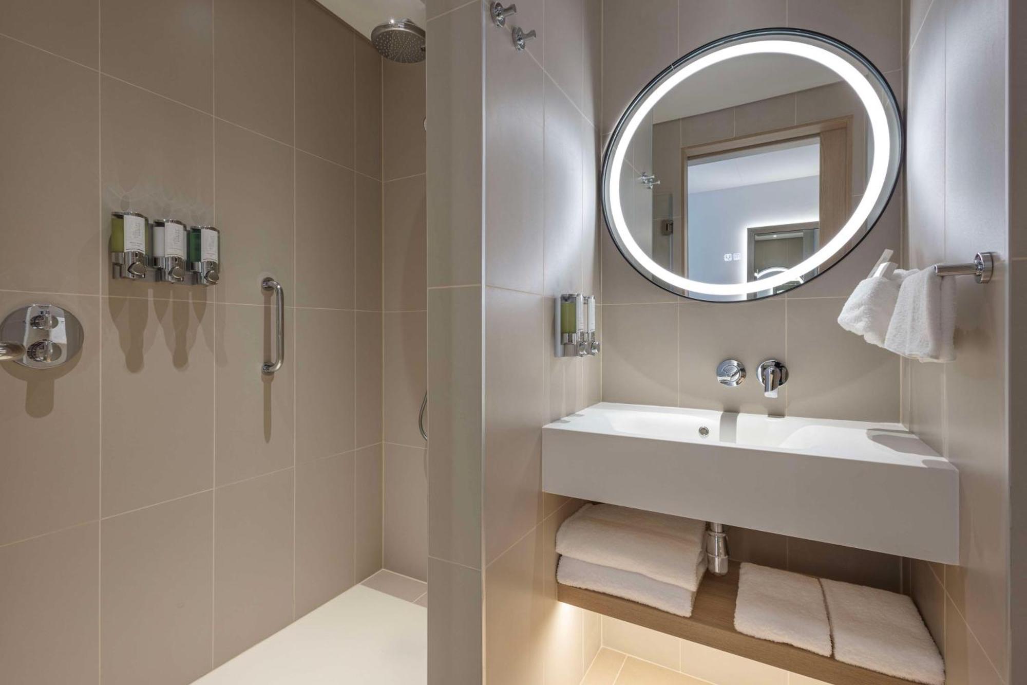 Hampton By Hilton Kuwait Salmiya Hotel Koeweit Buitenkant foto